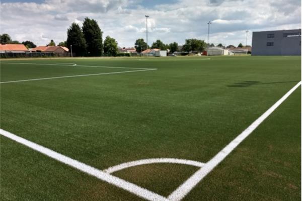 Aanleg kunstgras voetbalveld - Sportinfrabouw NV